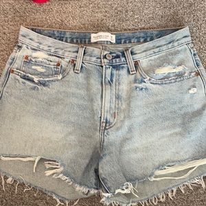 Abercrombie mid rise boyfriend short